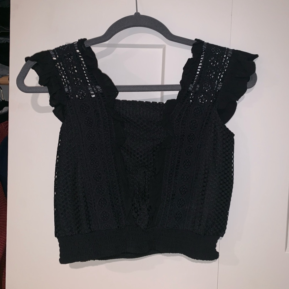 NWT Super cute black mid crop top